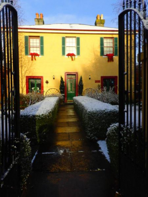 Гостиница Blakes Manor Self Contained Heritage Accommodation   Делорейн